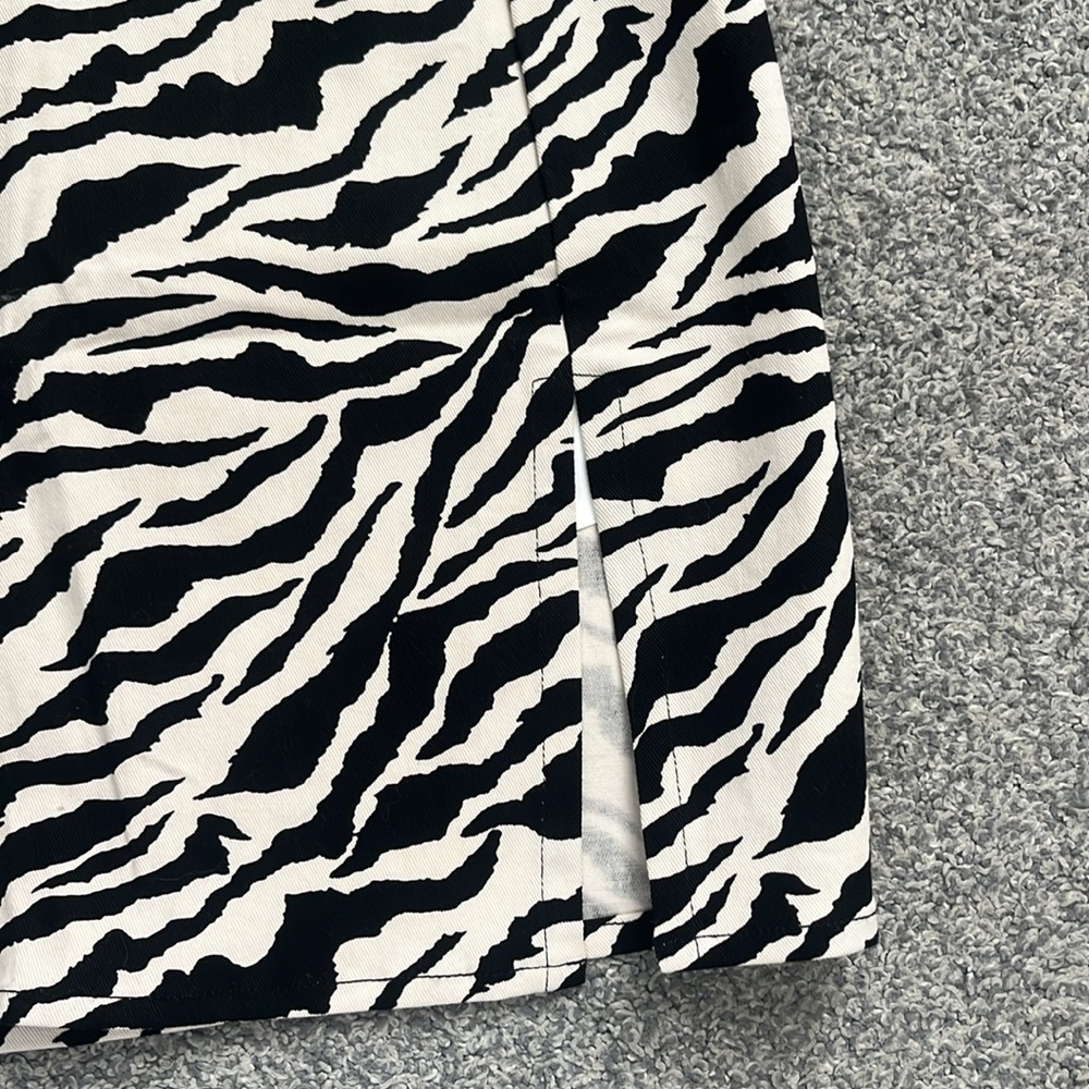 Brand New Motel Rocks Skirt - Picture 4 of 7